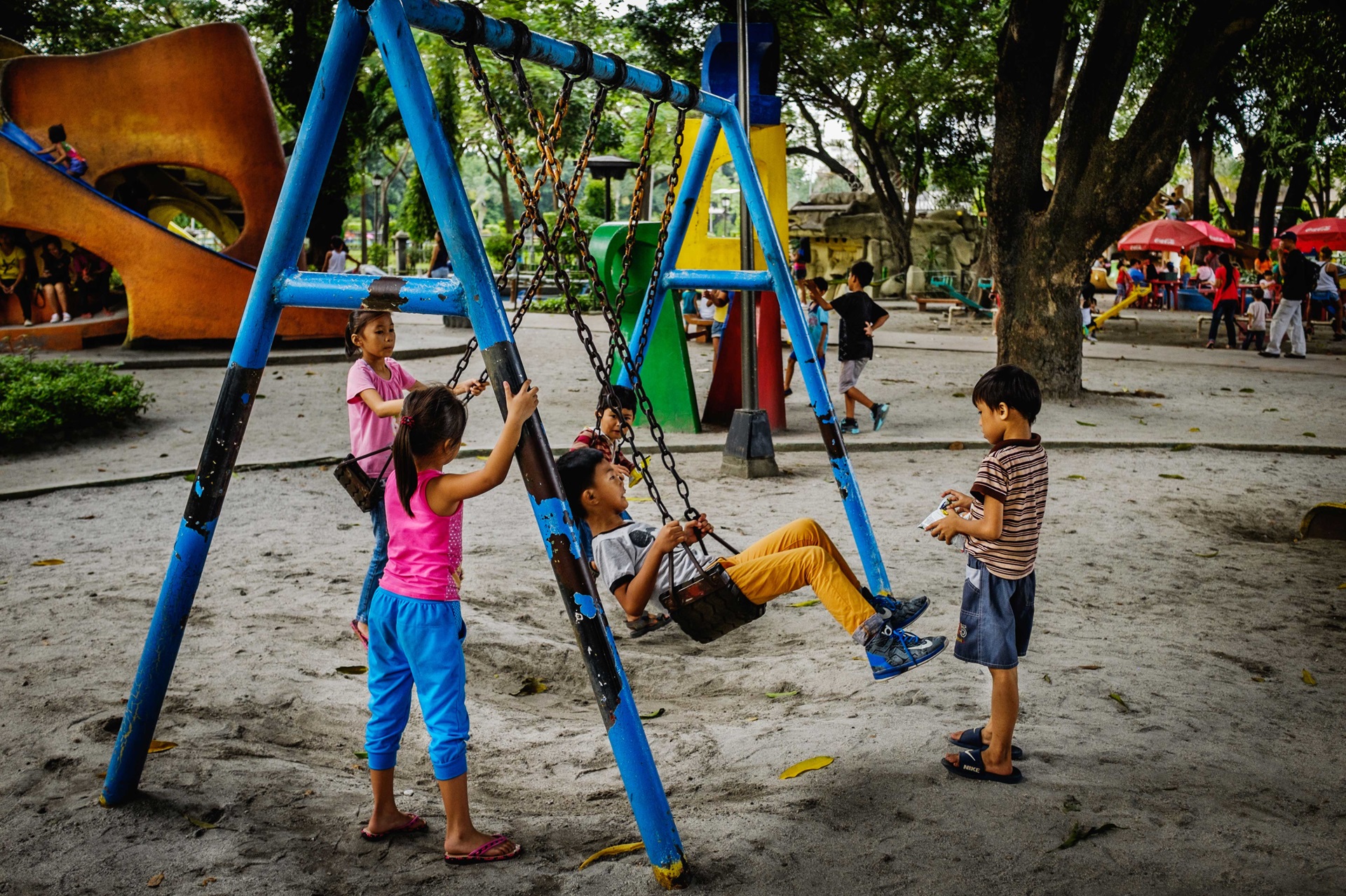 children playing with toys colored with paint containing lead 