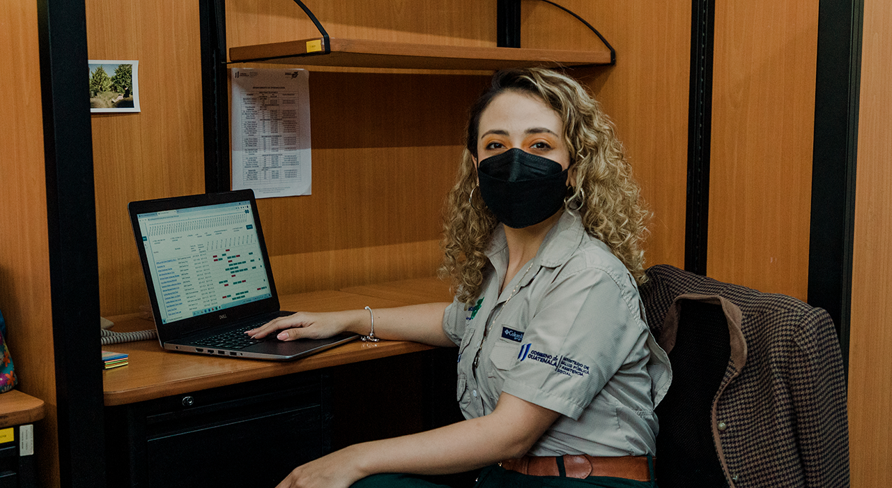 María del Mar Ordoñez enters information into Go.Data at the Ministry of Public Health and Social Assistance in Guatemala in November 2021.
