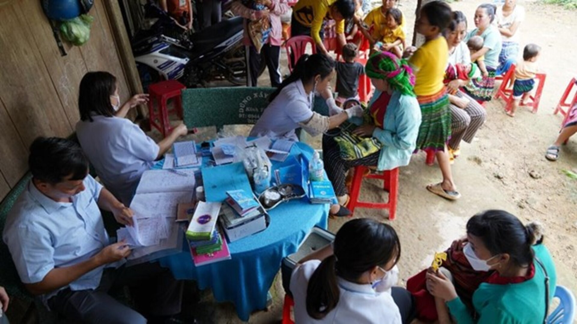 Vaccinations at outreach point