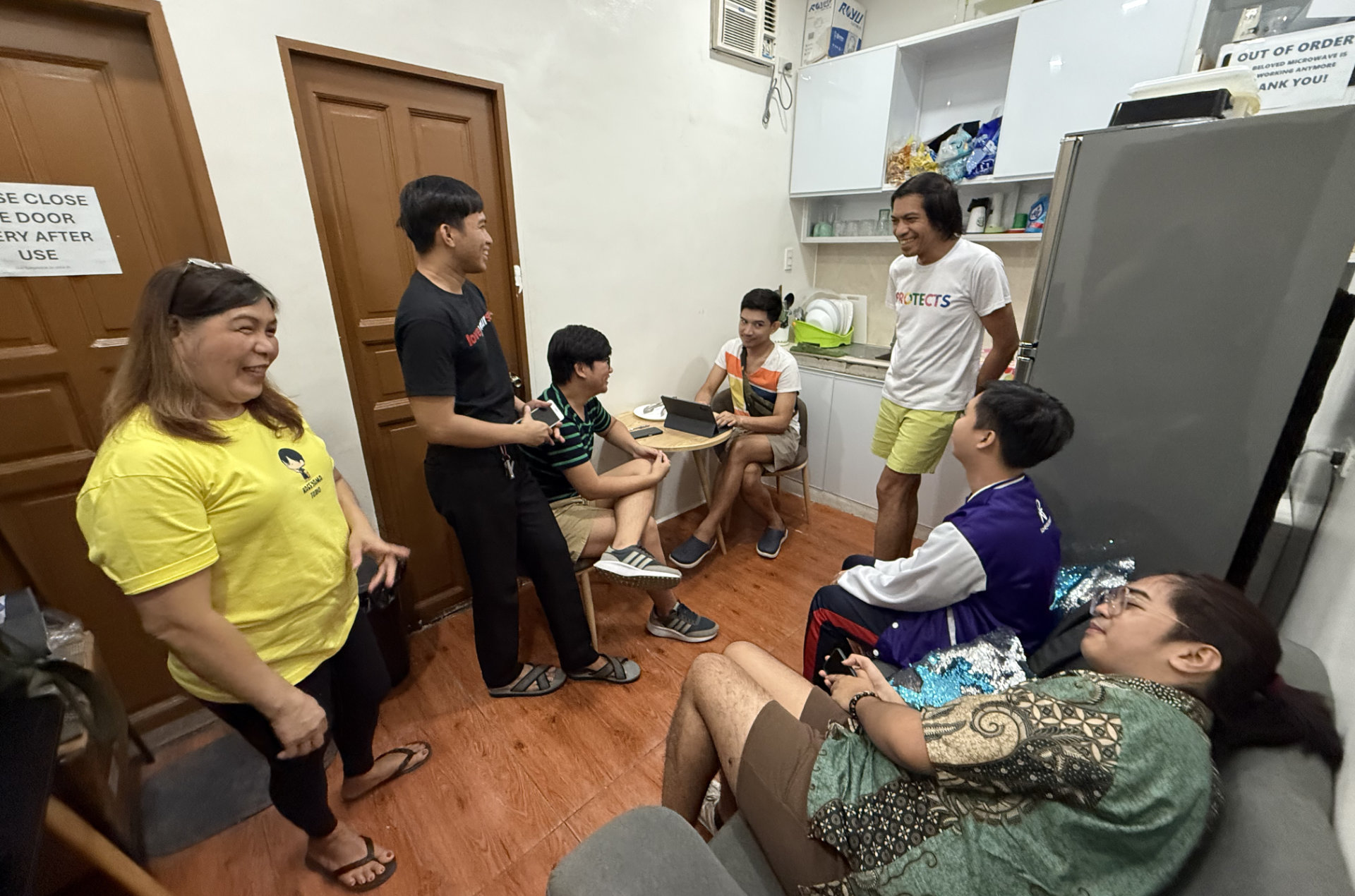 Group of poeple interacting in a room