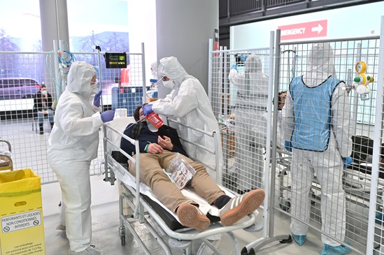 Students from Lyon participating in the simulation exercise
