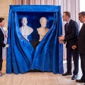 k pasteur koch statues