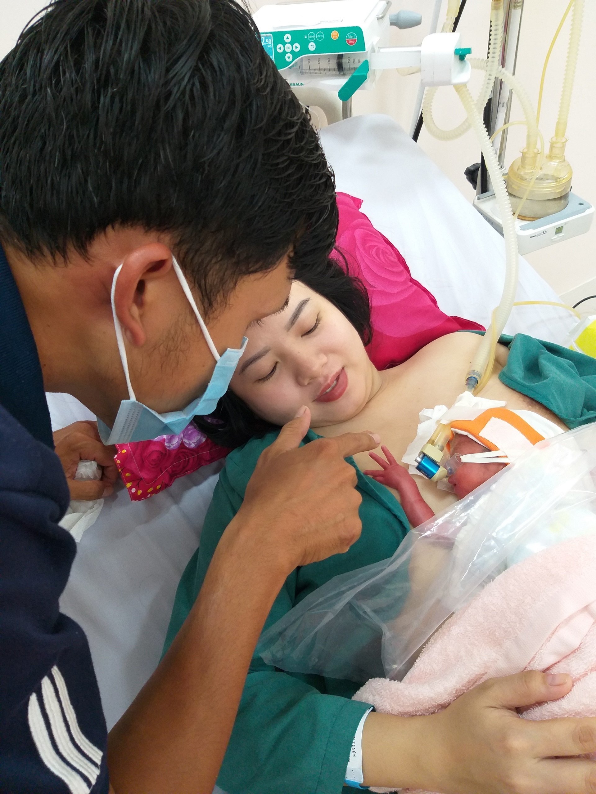 Proud parents welcome their preterm newborn in KMC unit A mother welcomes her newborn and provides immediate KMC.