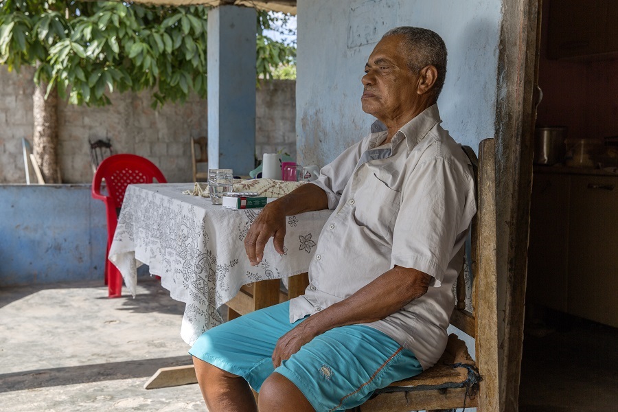 WHO_061360_Credit_Eduardo MARTINO_Elderly person sitting in the patio__