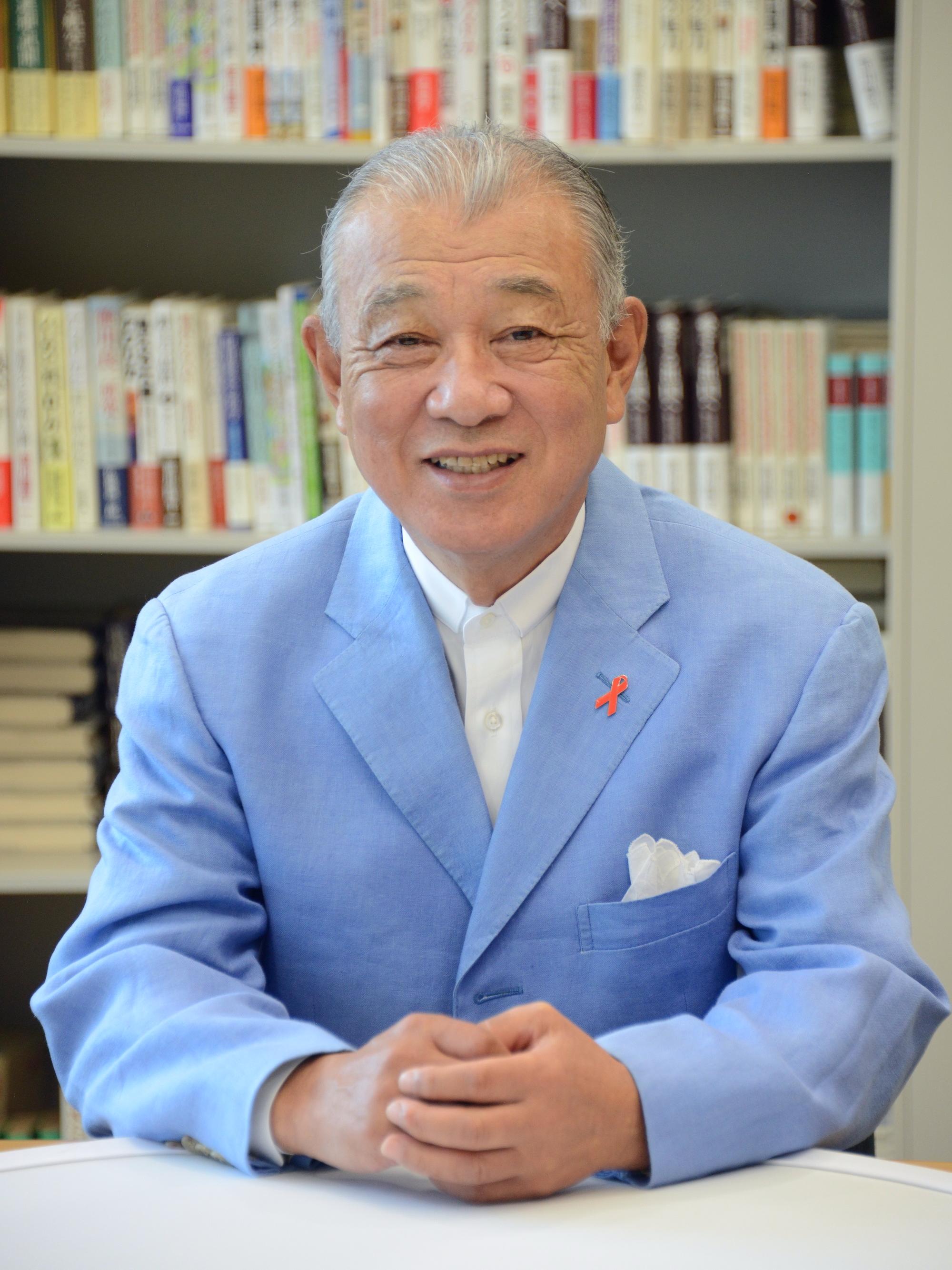 Portrait of Yohei Sasakawa dressed in a light blue suit
