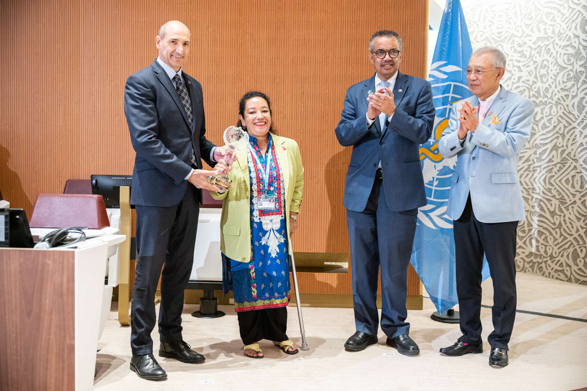 Dr Archana Amatya for the Nick Simons Institute, receives a public health prize at an award ceremony