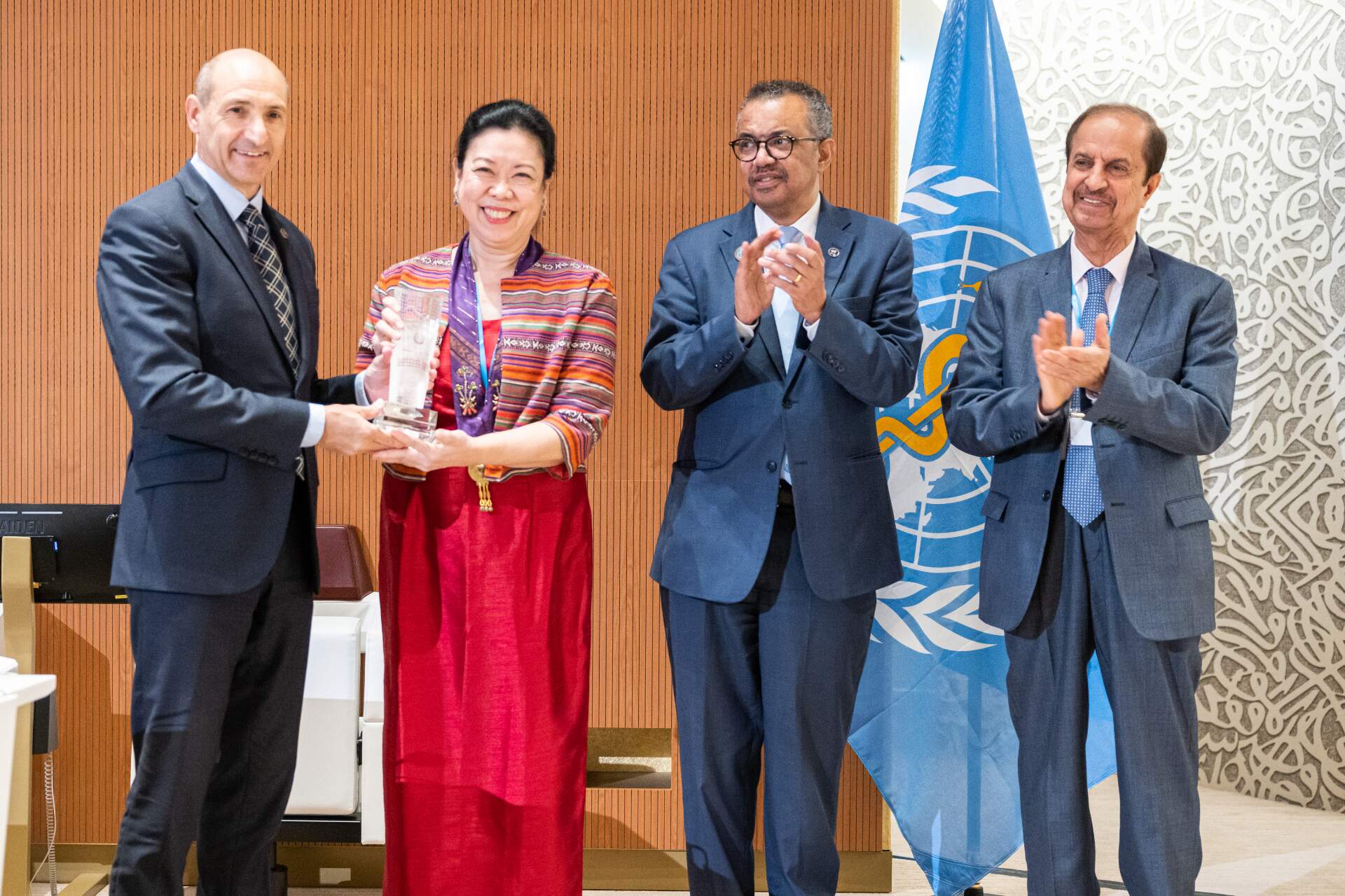 Dr Maria Asuncion Silvestre receives a public health prize at an award ceremony