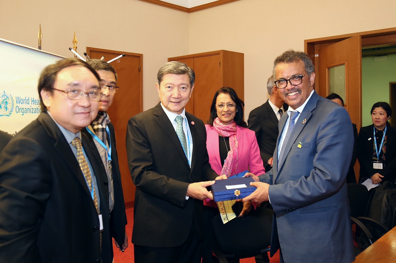 Signing ceremony with WHO Director-General Dr Tedros Adhanom Ghebreyesus Thailand Public Health Minister Prof. Dr Piyasakol Sakolsatayadorn.