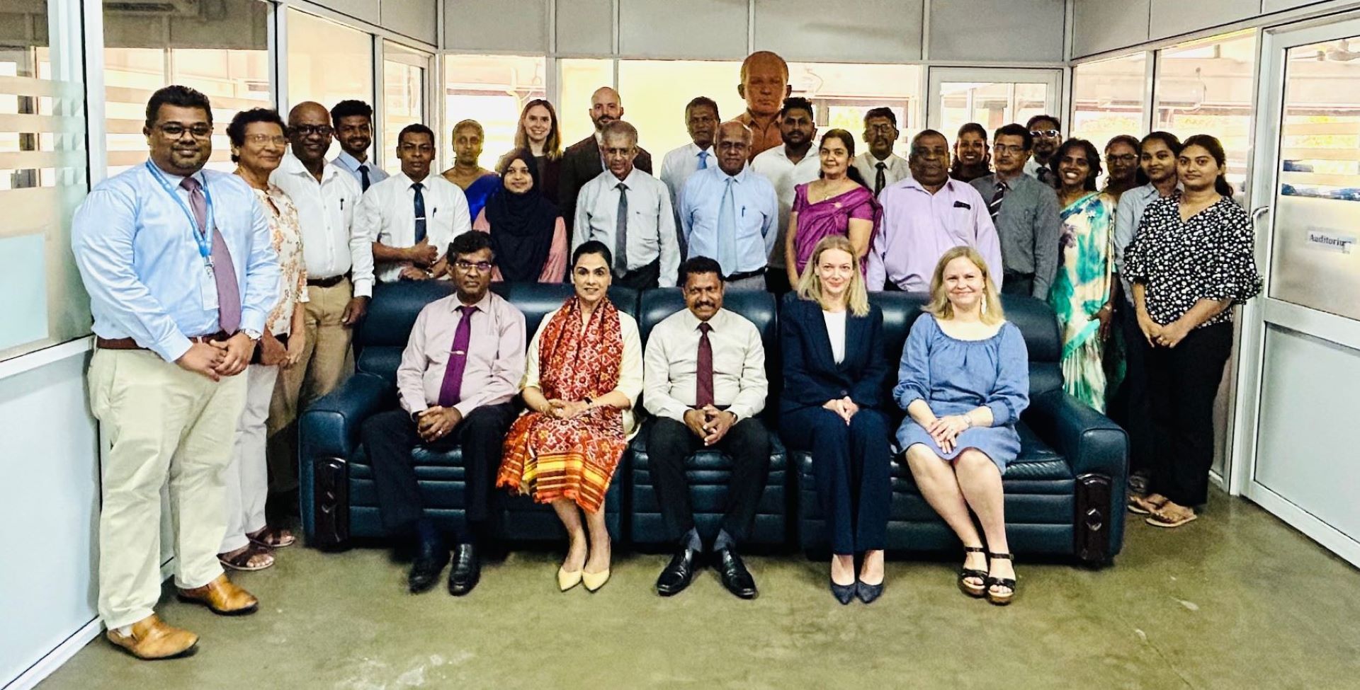 Opening of the workshop by Dr Hansaka Wijemuni, Deputy Minister of Health and Mass Media, Dr Ananda Wijewickrama, Chairman NMRA, Dr Alaka Singh, WHO Representative to Sri Lanka, and Ms Siri Bjune, Head Global Maritime Crime Programme
