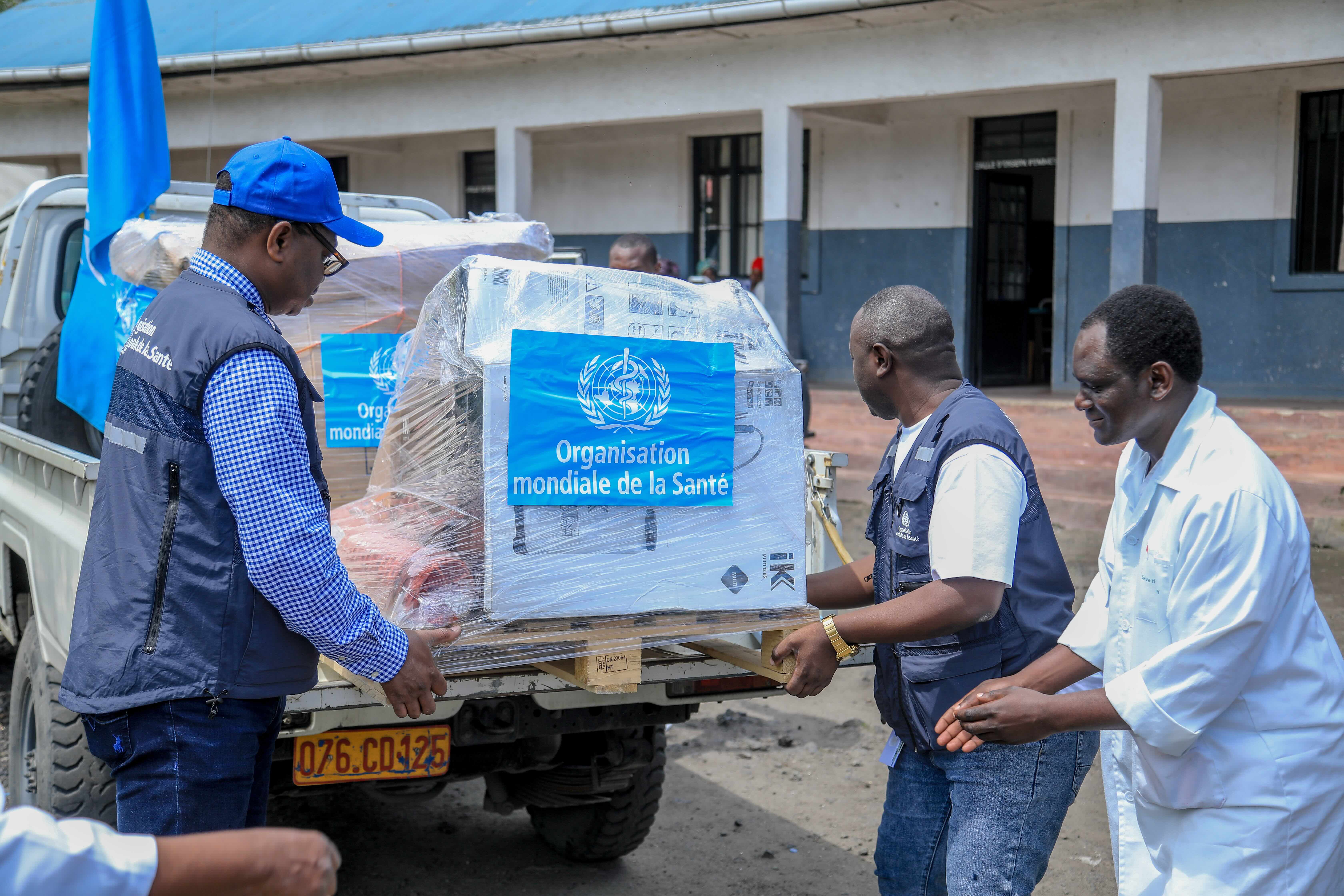 WHO team delivers treatment kits