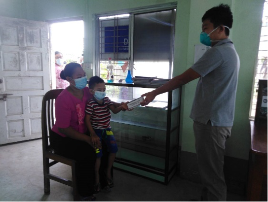 Doctor in Yangon providing TPT (Photo credit: MATA)