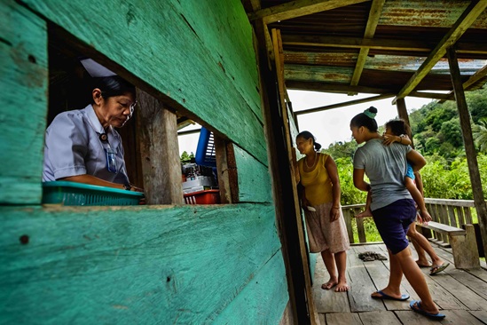 Borneo 2016: women arrive to receive health care at a service provided by the Flying Doctor Service