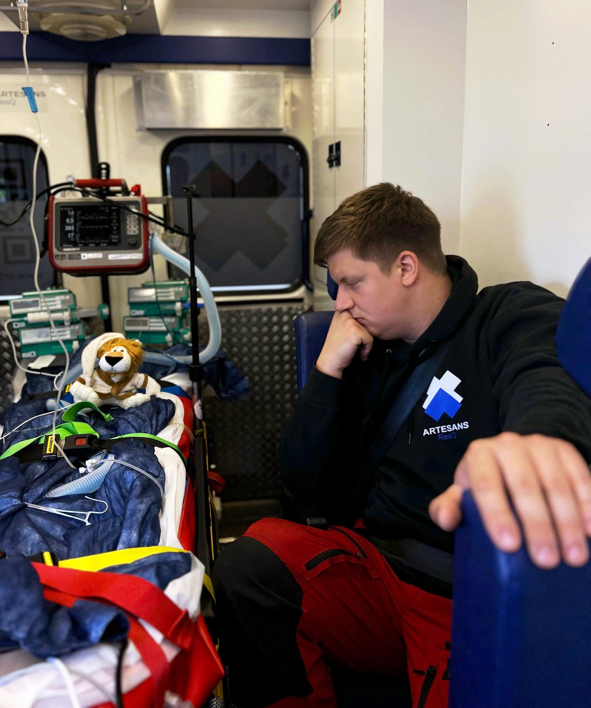 Paediatric critical care transfer of a 9-year-old polytrauma patient from Donetsk to Dnipro-